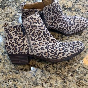 Women’s lucky brand leopard ankle boots Sz 7.5